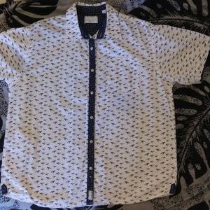 Sea turtle button up